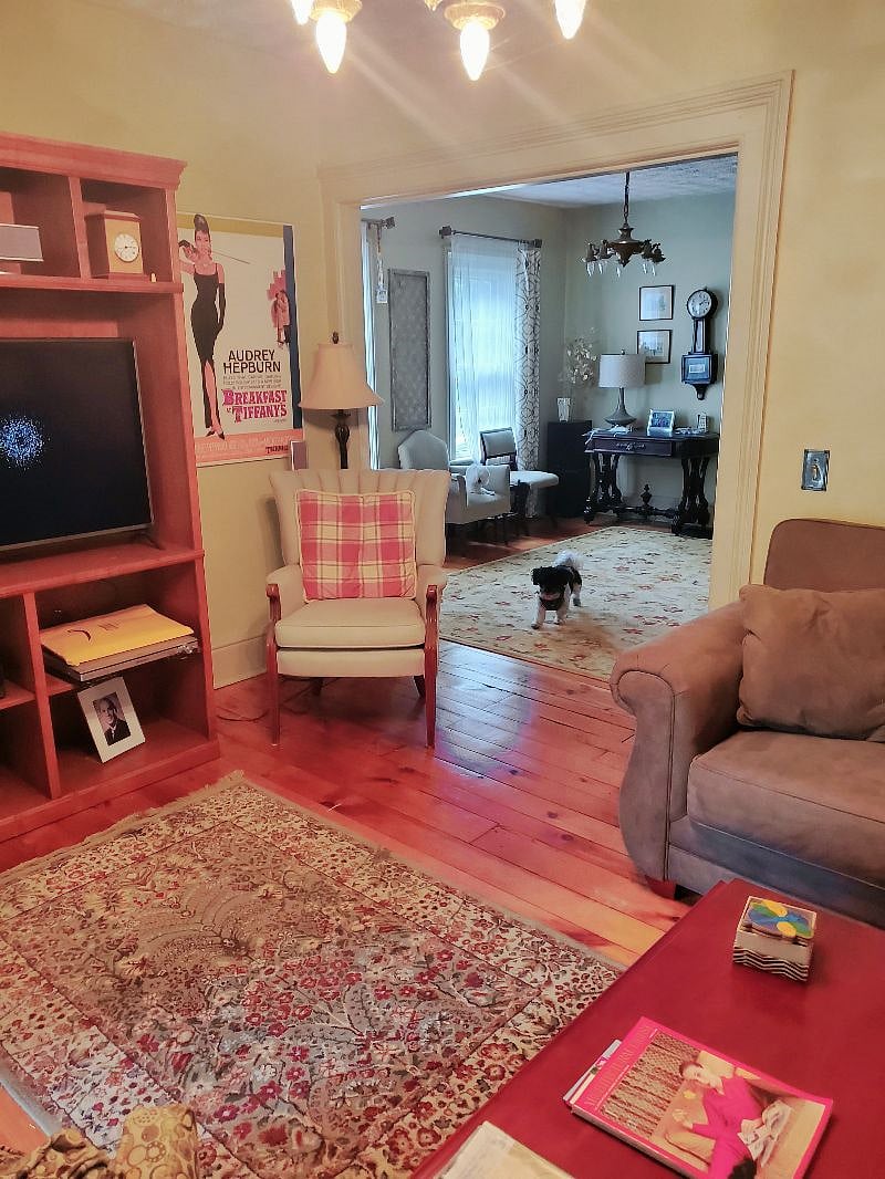 Capture The Charm, Love The Space, Live The Location