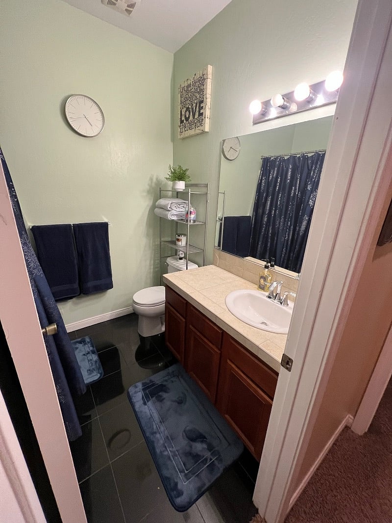 Shared bath with weekly housekeeping services.
