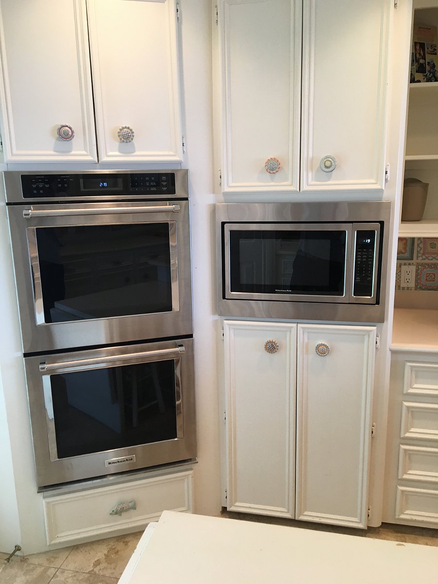 Kitchen - Double Ovens and microwave