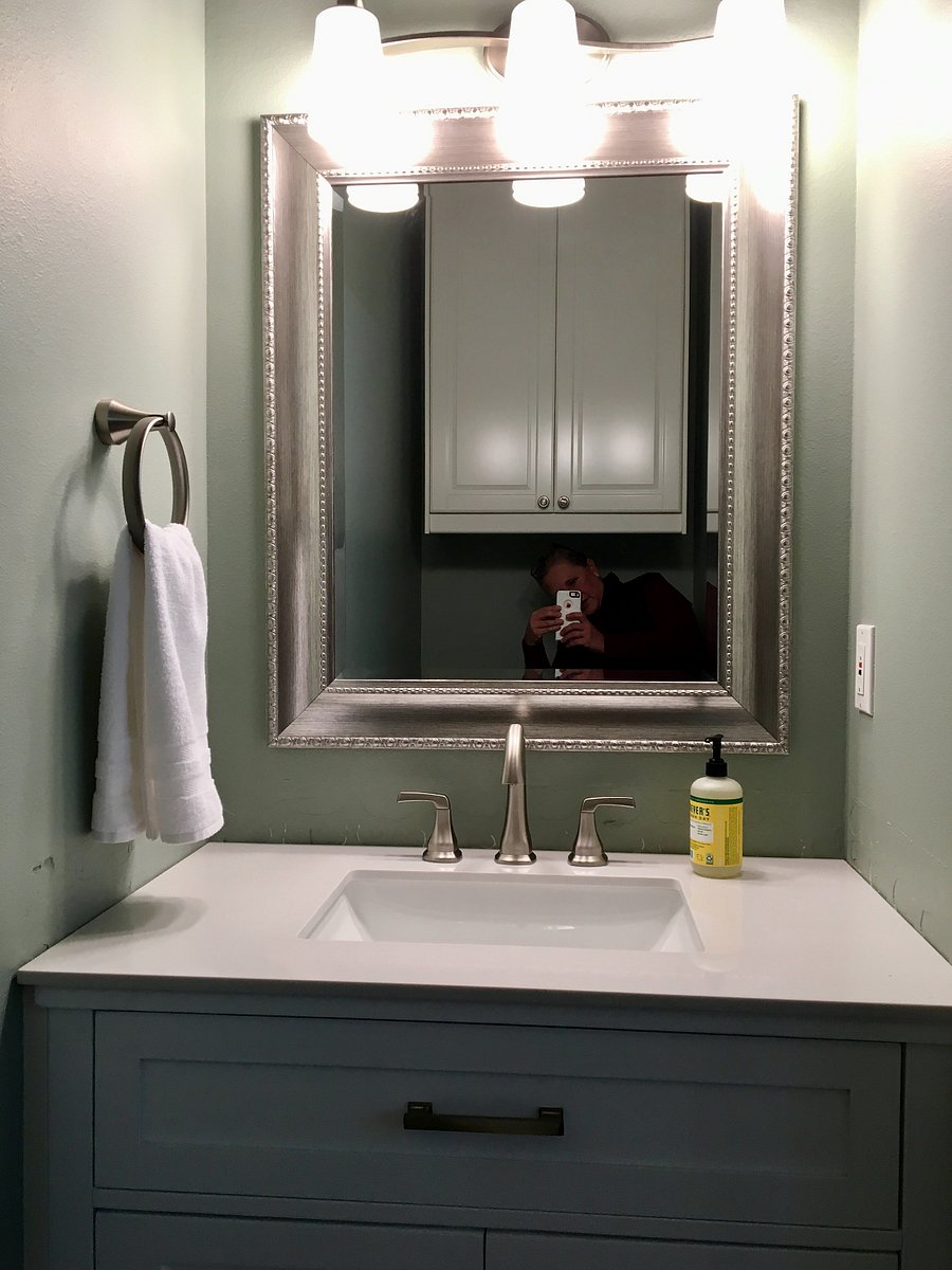 Powder Bathroom - 1/2 Bath