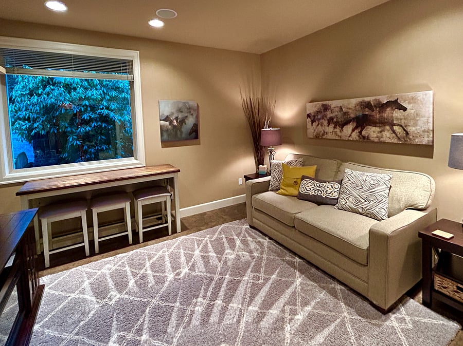 Another view of the cozy den!