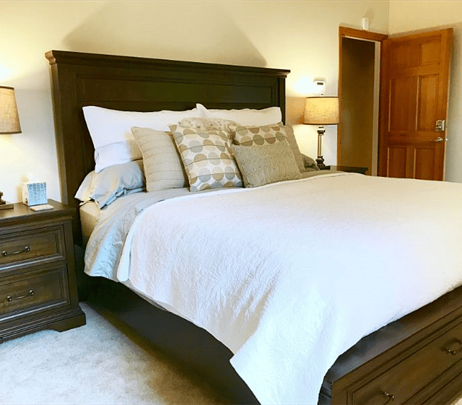 Bedroom 3 features a king size bed, comfortable pillow-top mattress, luxurious hotel quality sheets, a down comforter and 4 down pillows. The bed has 2 storage drawers in the foot-board for extra storage. The 2 windows overlook the back garden and have cellular shades for privacy.