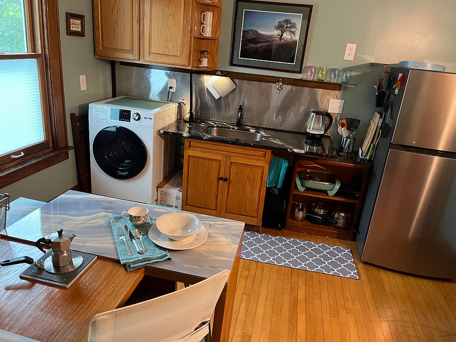 Zoom Room - kitchen/laundry