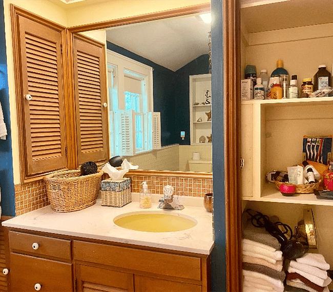 2nd Floor Apt - Bathroom