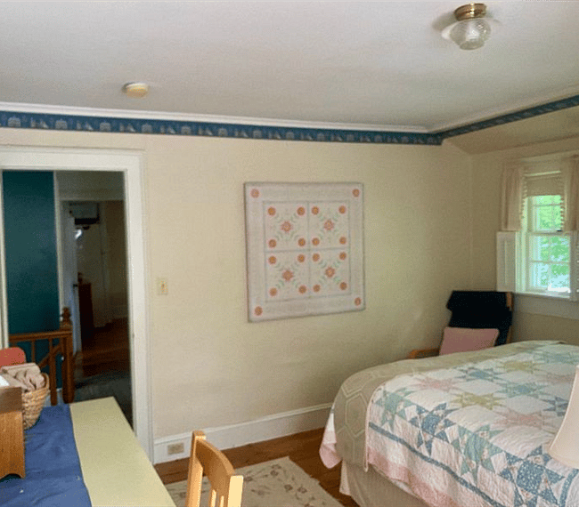 2nd Floor Apt - Queen Bedroom East Side