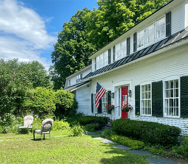 Artful Lodging & Retreats - 1st and 2nd Floor Apartments Property Entrance
