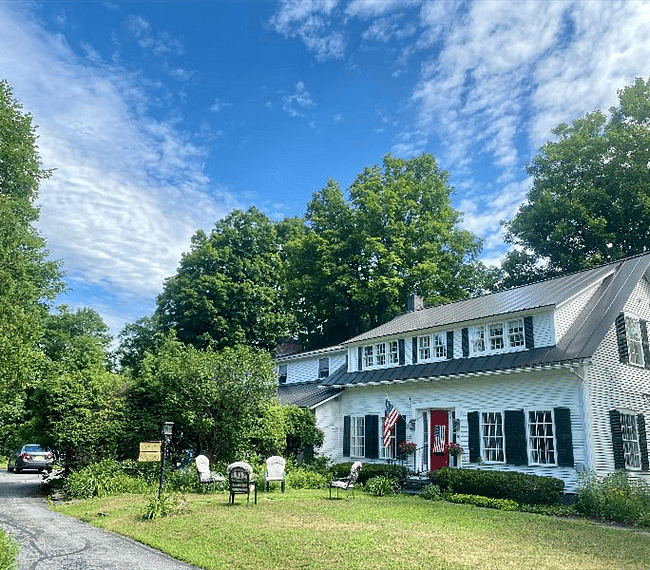 Artful Lodging & Retreats - 1st and 2nd Floor Apartments Property Entrance