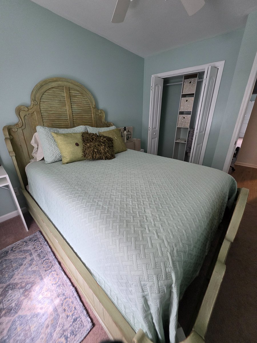 Guest bedroom #1