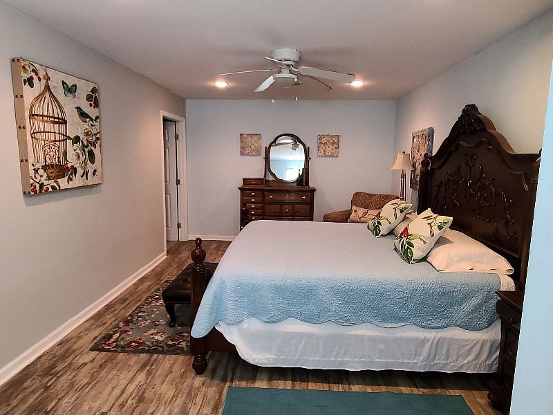 View to the dresser with mirror and entrance to the bedroom, spacious with ceiling fan 
