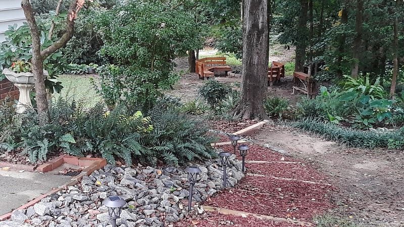 Lite path to terrace level
