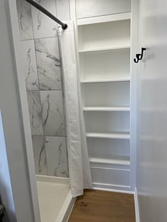 Built-in shower cabinet