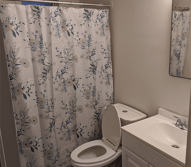 Shared bathroom between bedroom #1 and #2