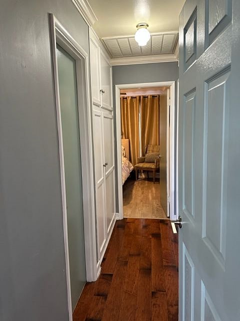 Hall to Bedrooms 1 & 2, main bathroom & hall closets