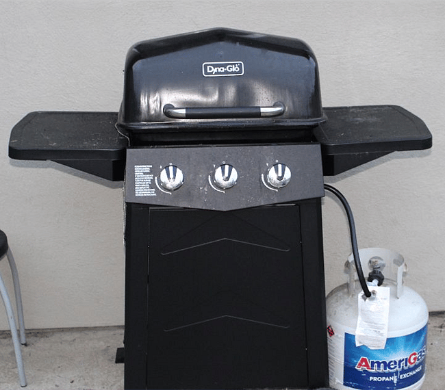 Grill w/ propane. If need propane refilled there's a little mini-mart around the corner to refill it.