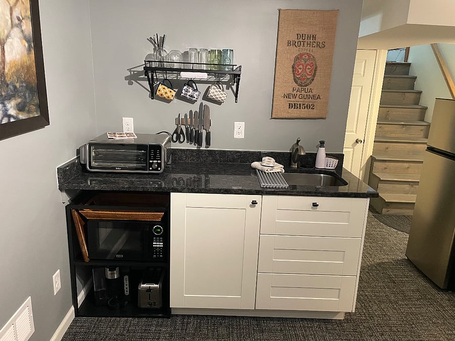 Wet bar area
