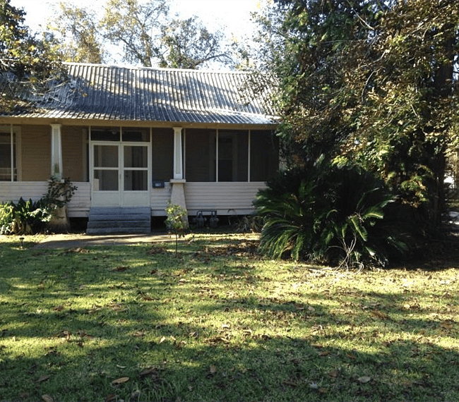 Traditional Creole cottage. Apartment attached.