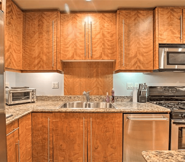 Kitchenware included