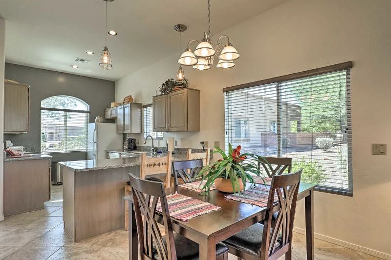 Unit A-Granite Breakfast Bar, Dining Area