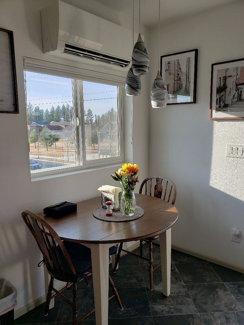 Fresh flowers to welcome you to your new amazing kitchen & living room views..