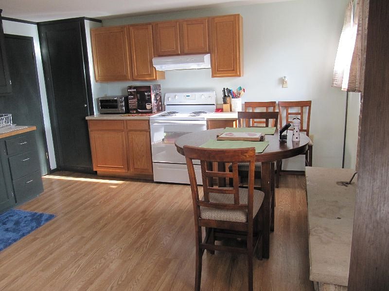 Kitchen table for 2 or 4 people