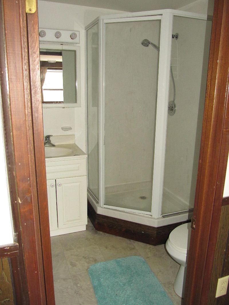 PRIVATE Bathroom with shower