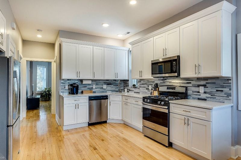 Spacious all-new kitchen with quartz counter tops