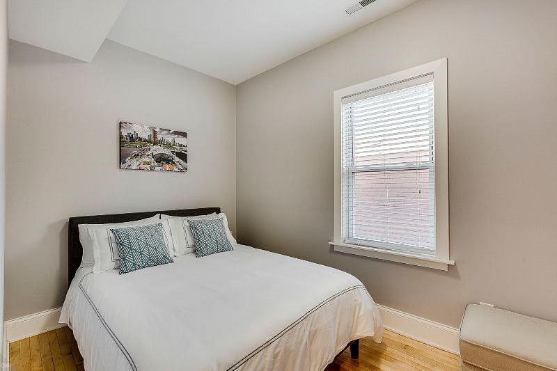 Bedroom 1 - Queen size bed