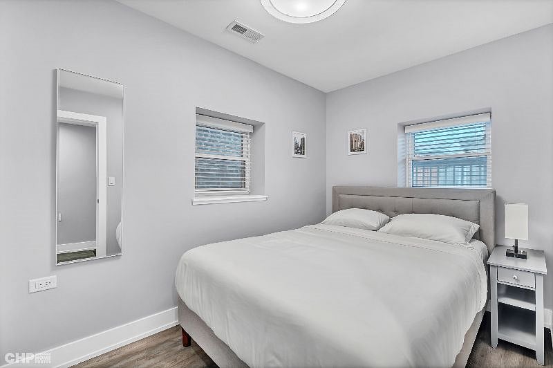 Bedroom 1 - Queen bed