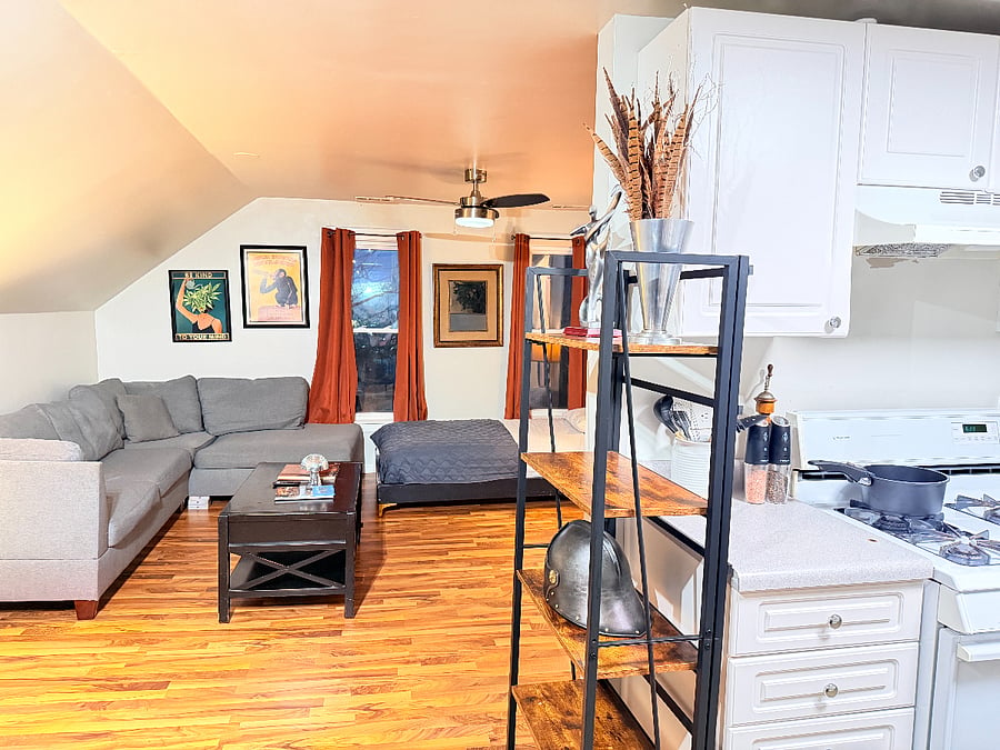 Step into a fully equipped kitchen with direct access to the living room, perfect for seamless cooking and entertaining.