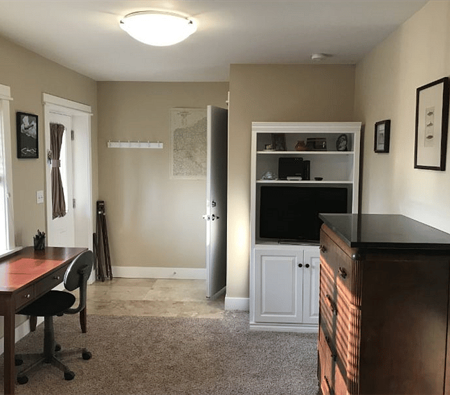 Bright open space with a nice study/workspace