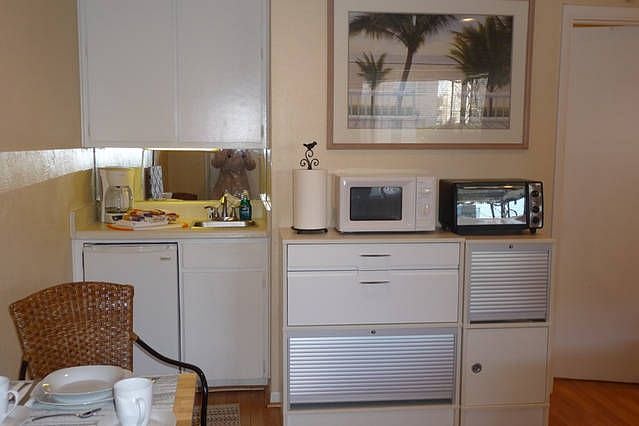 Nicely Equipped Kitchenette