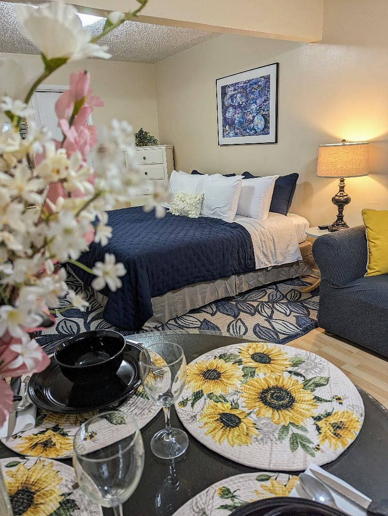 Welcome Home - Large Comfortable Studio Apartment