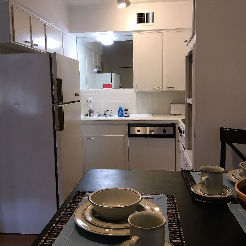 Large Nicely Equipped Kitchen