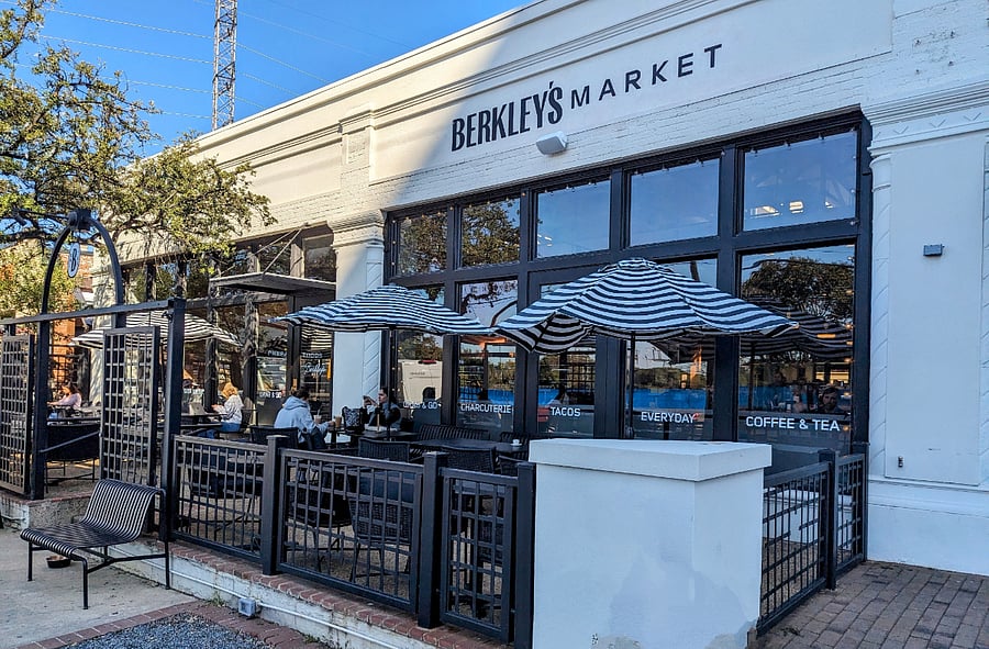 A market on Knox well worth visiting - sit, relax and enjoy.