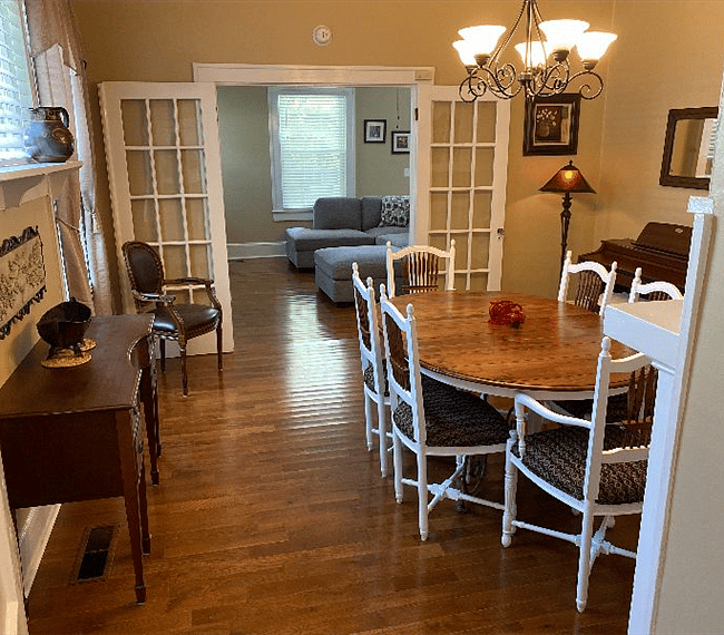 Middle / Dining Room