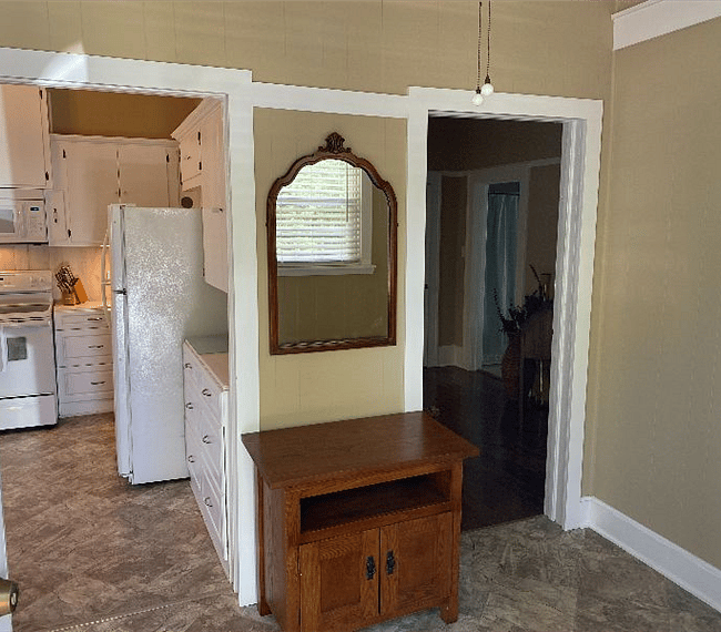 Laundry / Mud Room - Adjoins Kitchen