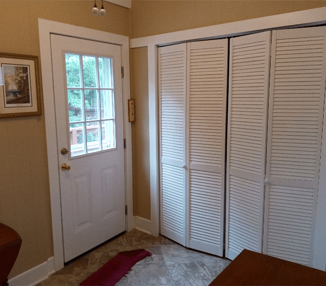 Laundry / Mud Room - To Huge Back Yard