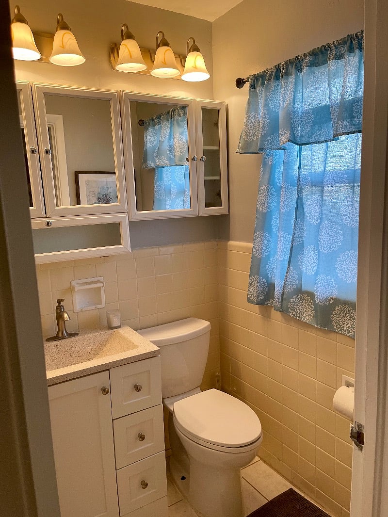 Ocean Room- Private 3/4 Bath