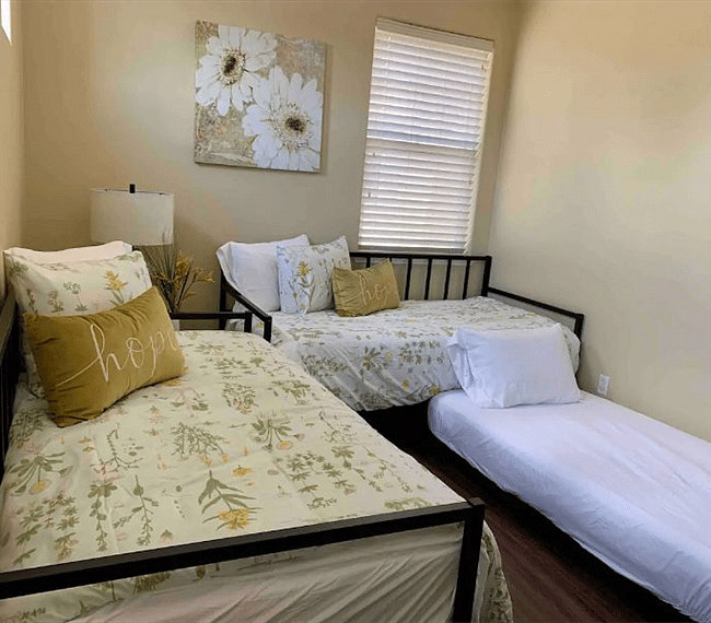 Smaller bedroms with twin beds