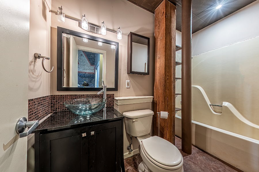 700 Broadway #306
fully furnished
Raised bedroom $1500/mo
Raised one bedroom