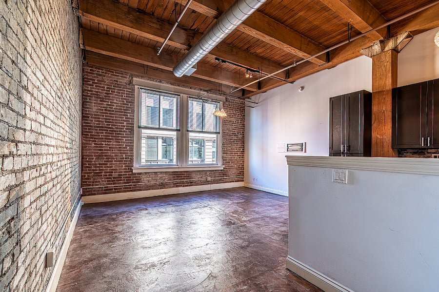 700 Broadway #306
fully furnished
Raised bedroom $1500/mo
Raised one bedroom