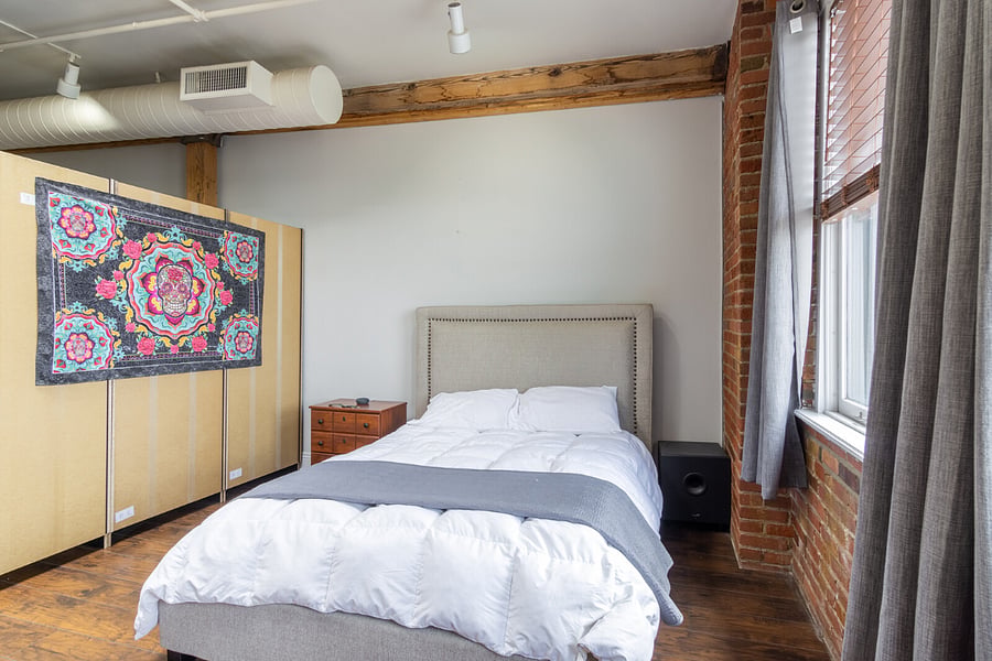 700 Broadway #509
fully furnished
Raised stuido $1500/mo