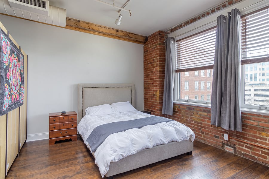 700 Broadway #509
fully furnished
Raised stuido $1500/mo