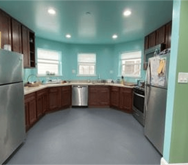 Large modern kitchen, bring out your inner chef!
