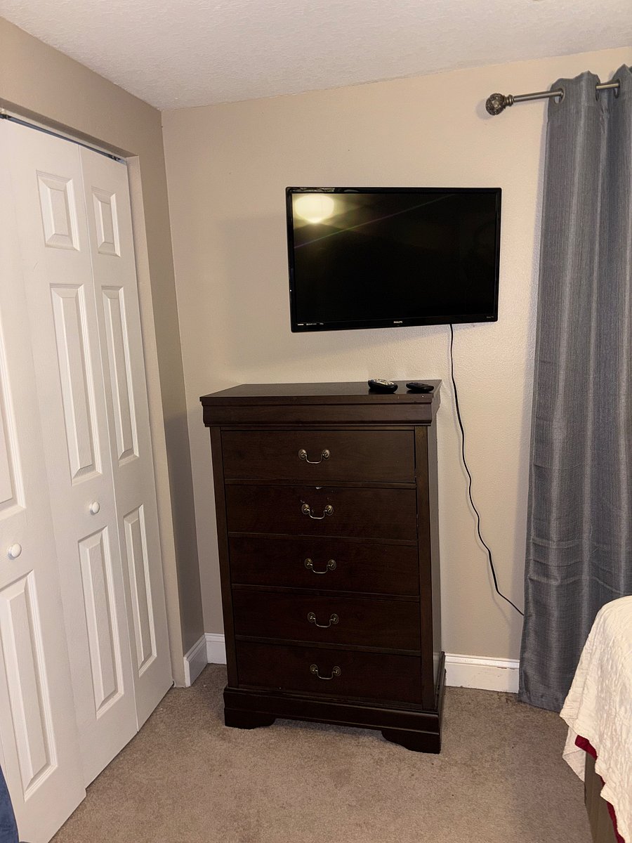 Guest bedroom from doorway.