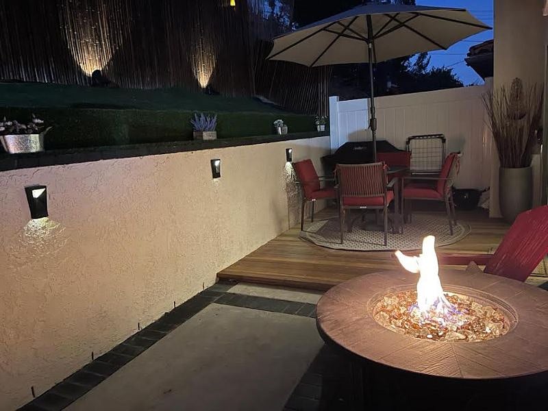 SIDE YARD INCLUDE :
- Patio
- BBQ
- Fire pit