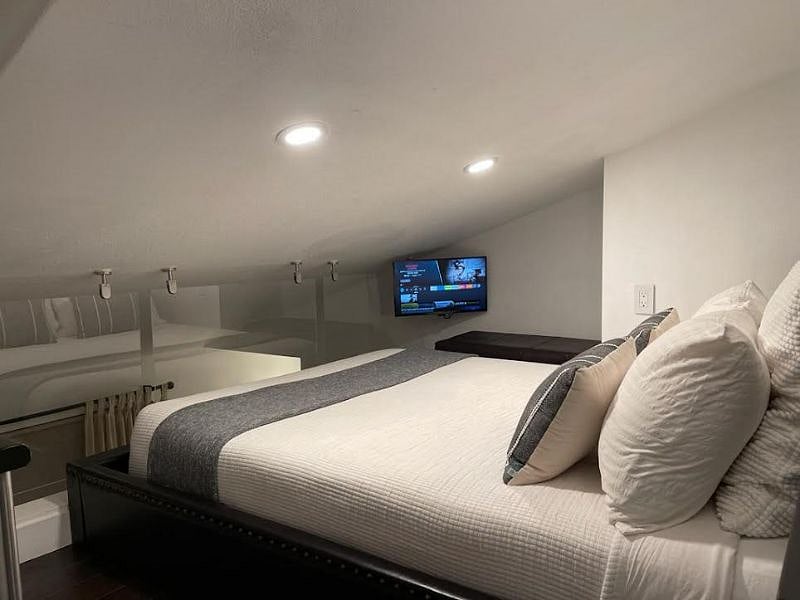 LOFT BEDROOM INCLUDE:
- LED T.V 