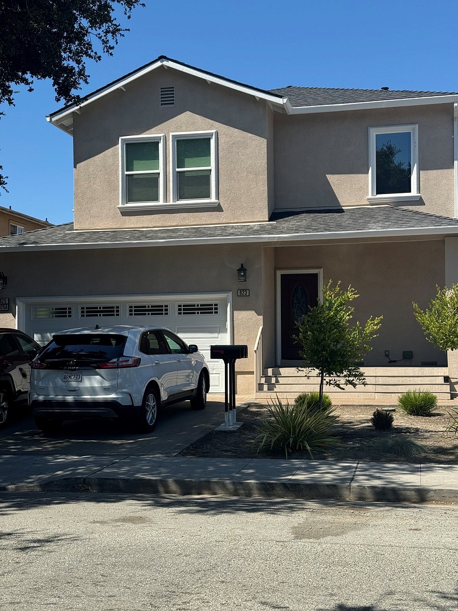Neighborhood houses around under 0.3 miles 
