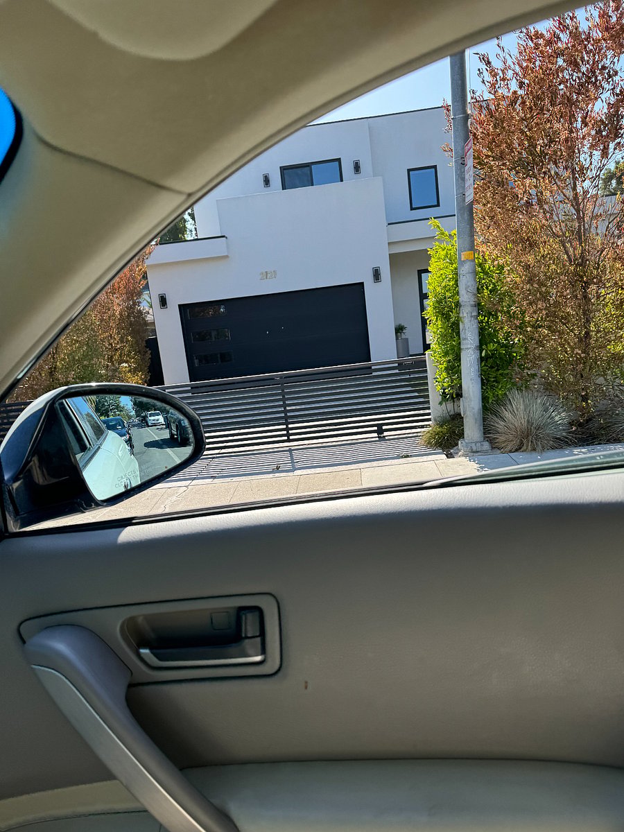 Neighborhood houses around under 0.3 miles 