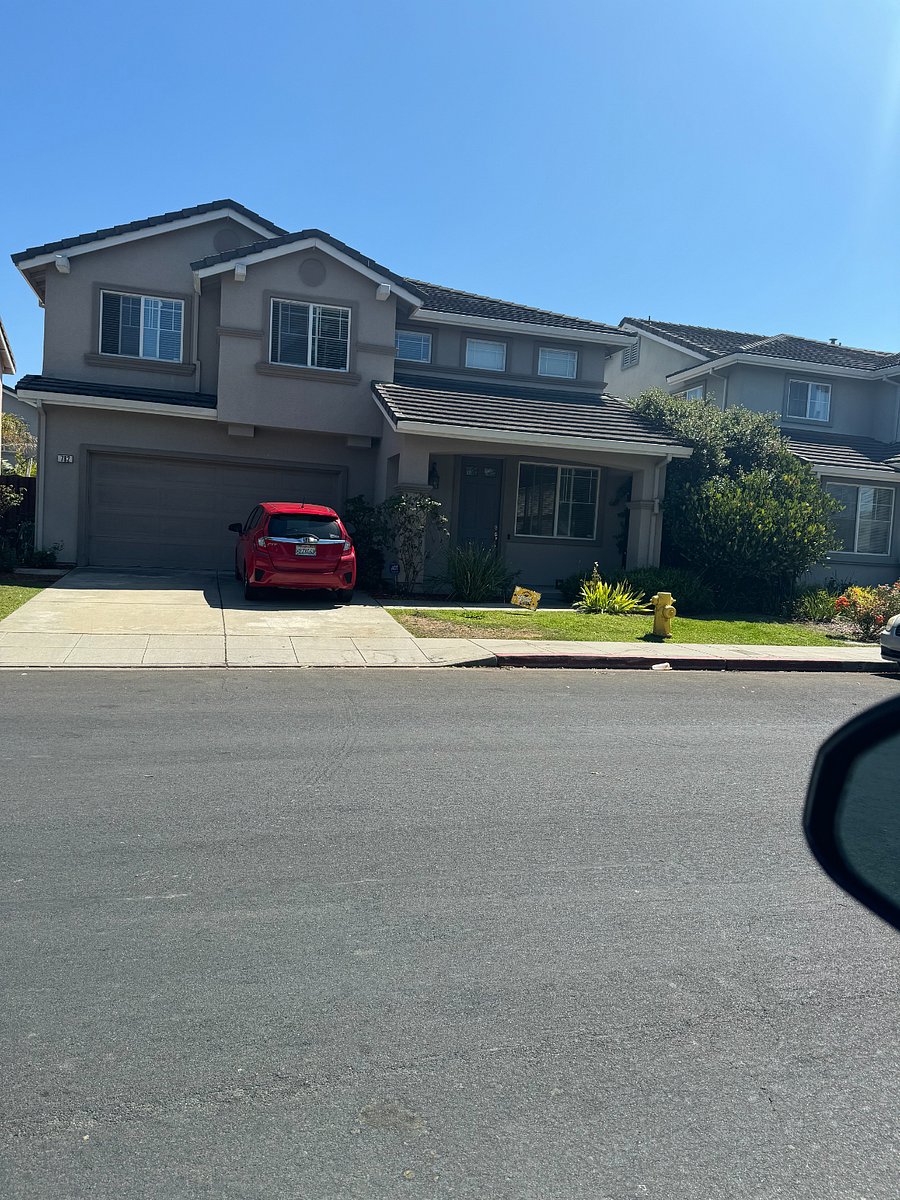 Neighborhood houses around under 0.3 miles 